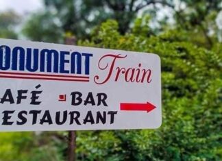 Chill Out At Monument Train Cafè, Jos Museum