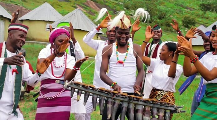 VIDEO: Neken Chuwang – “Bege Na”